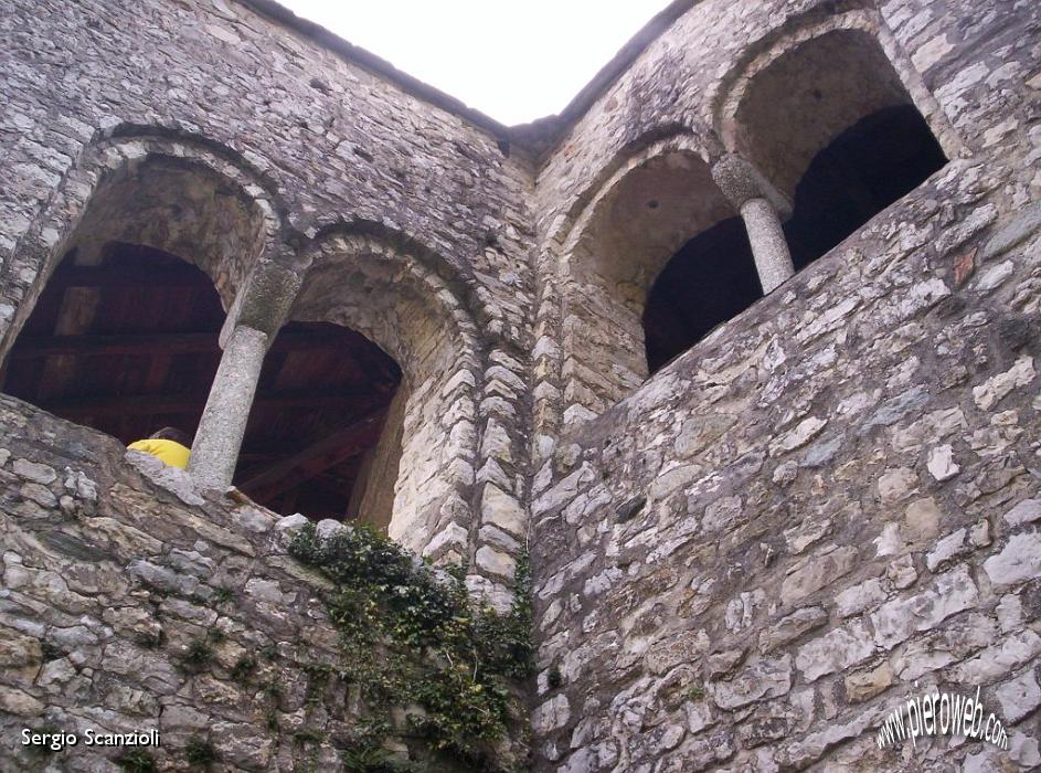 32 Dettagli delle bifore.jpg